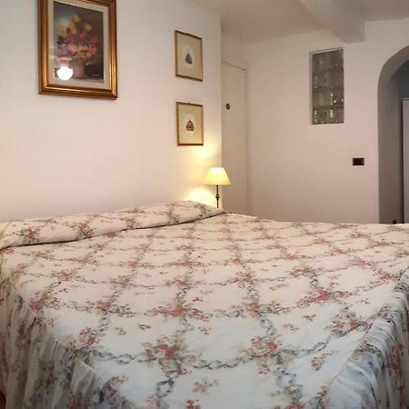 Taverna Derosas Apartman Golfo Aranci Kültér fotó