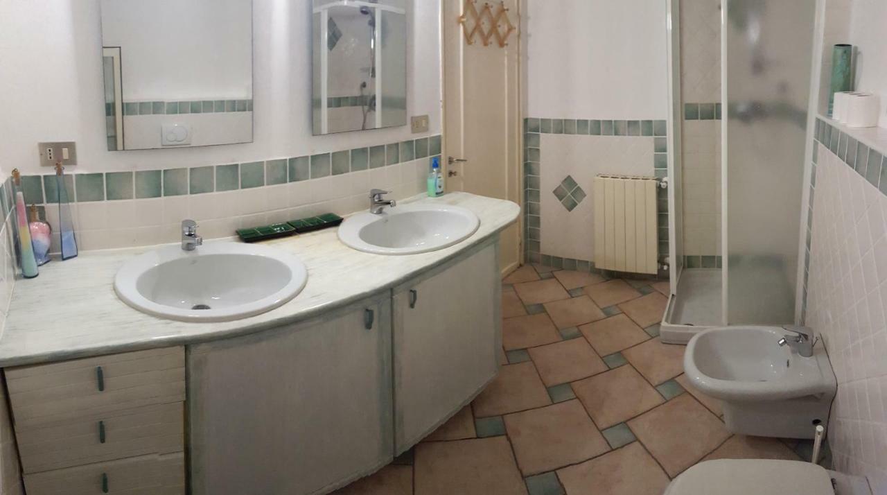 Taverna Derosas Apartman Golfo Aranci Kültér fotó
