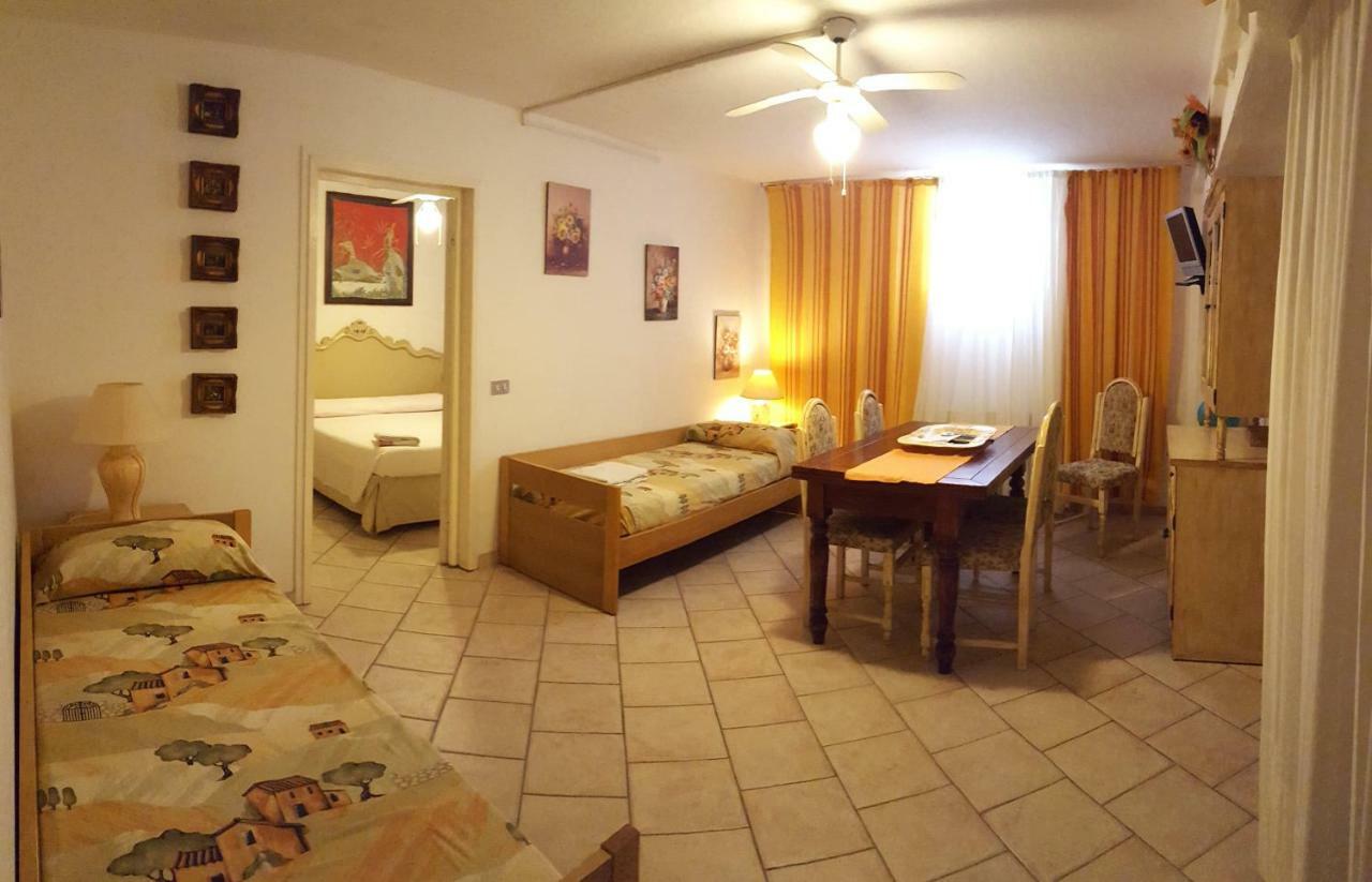 Taverna Derosas Apartman Golfo Aranci Kültér fotó