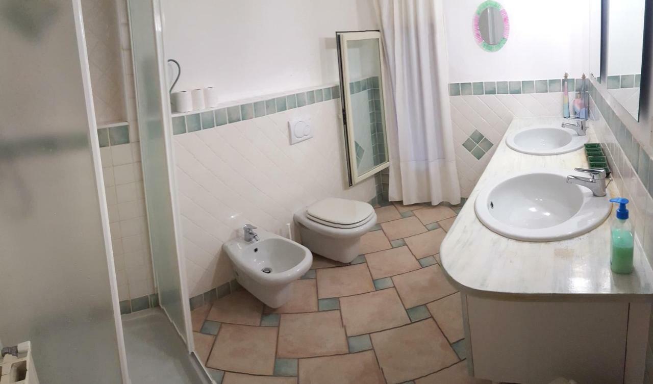 Taverna Derosas Apartman Golfo Aranci Kültér fotó